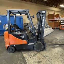 Doosan 25 Forklift $9500 OBO