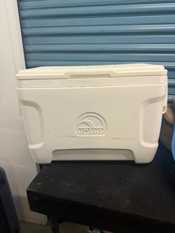 Small Igloo Hard Cooler