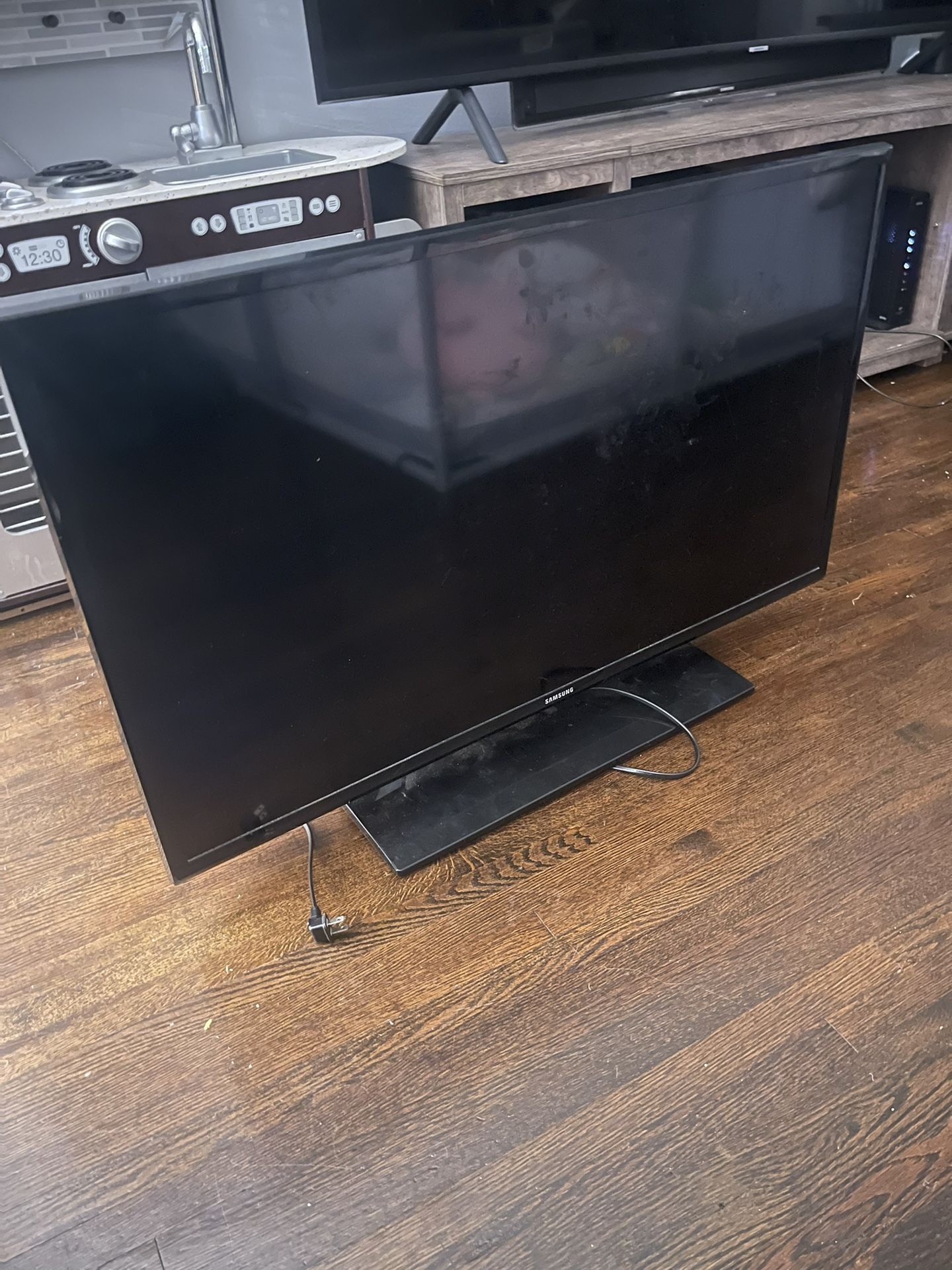 Samsung T.V 32” ($70 obo)