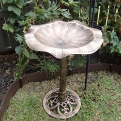 NEW Verdigris Lily Leaf Pedestal Outdoor Garden Floral Bird Bath Decoration Accent POLY RESIN golden