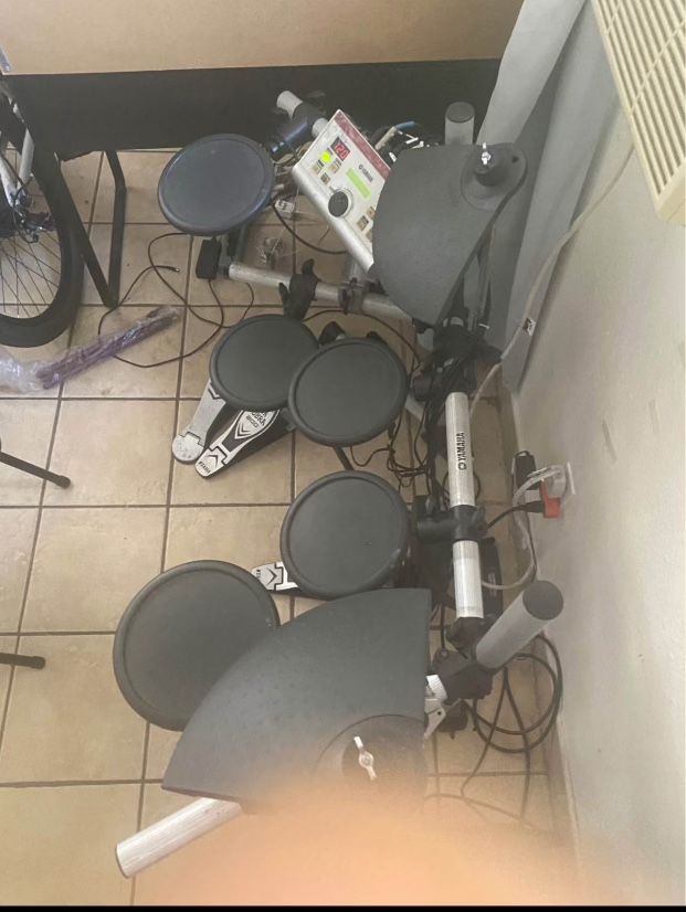 Yamaha Drum Set