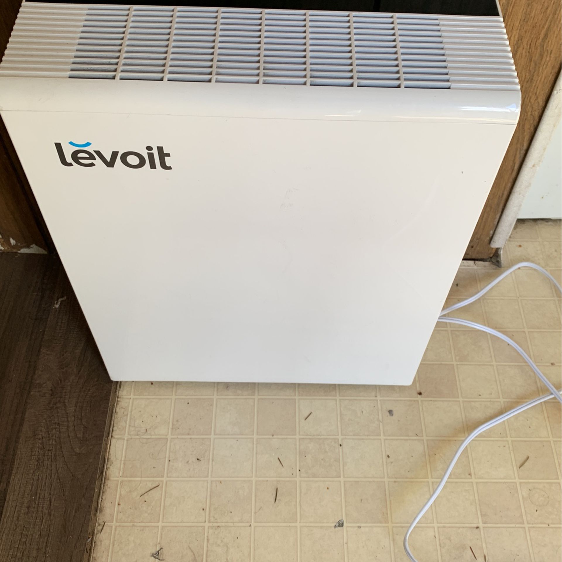 Used Levoit - TruClean Smart 360 Sq. Ft True HEPA Air Purifier - White for  Sale in Kirkland, WA - OfferUp