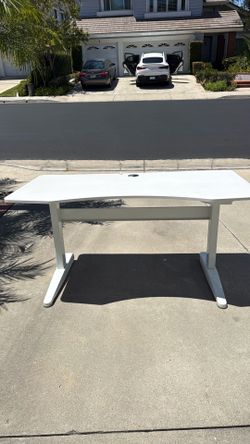 White standing desk Scandinavian