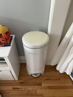 Munchkin Step Diaper Pail