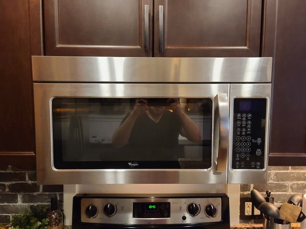Whirlpool Over The Counter Microwave for Sale in Gilbert, AZ OfferUp