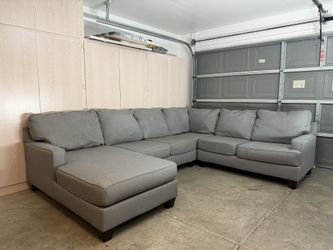 4 PC Gray sectional