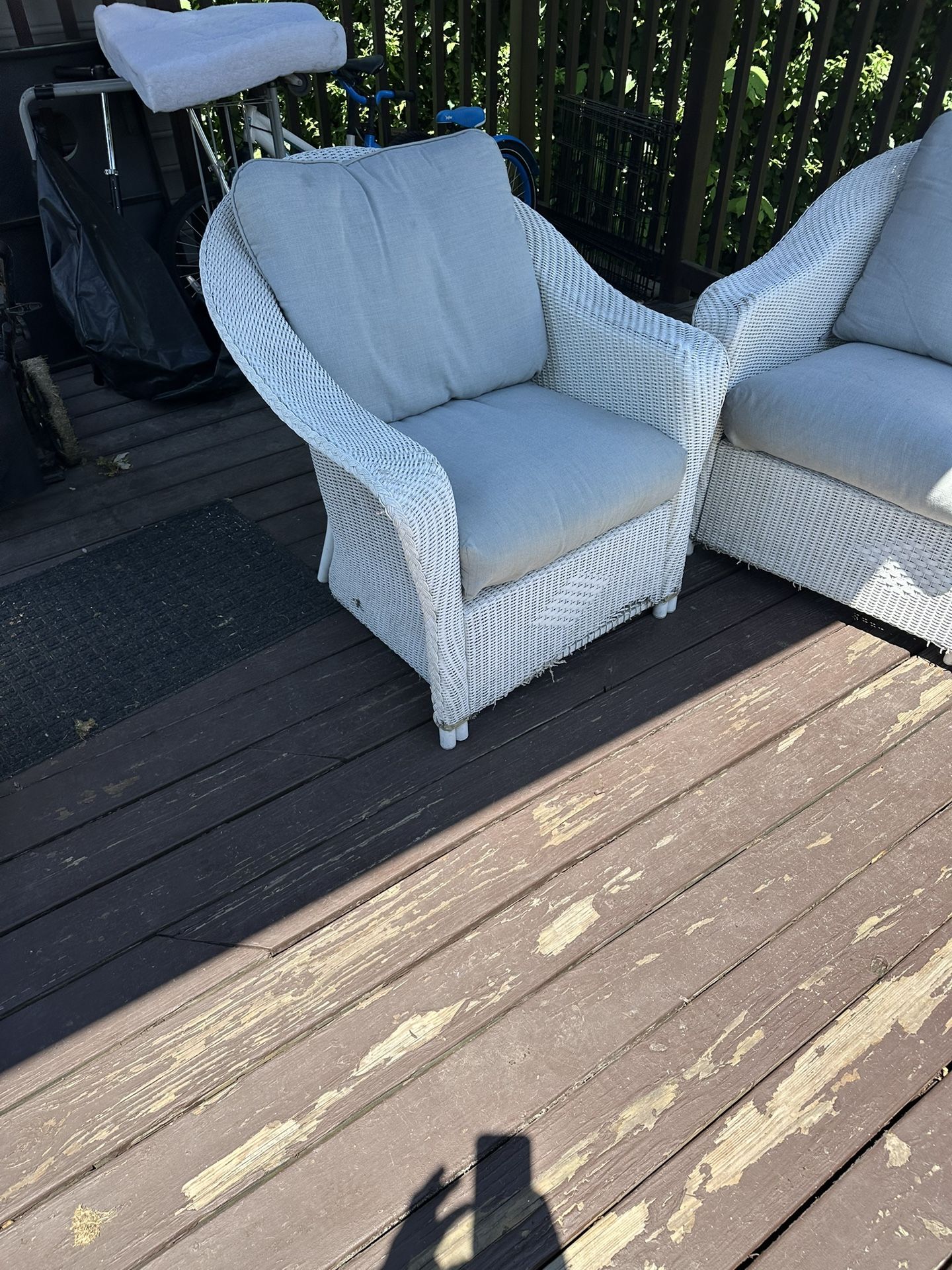 White Wicker  5 People Seats