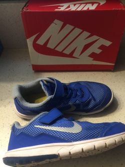 Boys Nike size 2.5 in great condition
