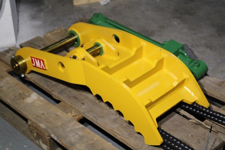 Hydraulic Main Pin Thumb 3-5 tons for Mini Excavator Caterpillar CAT303or Similar Machines.