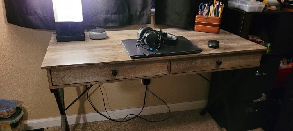 Modern Desk With 2 Drawers 