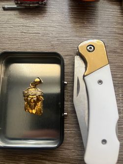 Real GP pendent 18k gold (knife for scale reference)
