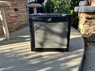 Fender Mustang II v2 guitar amplifier