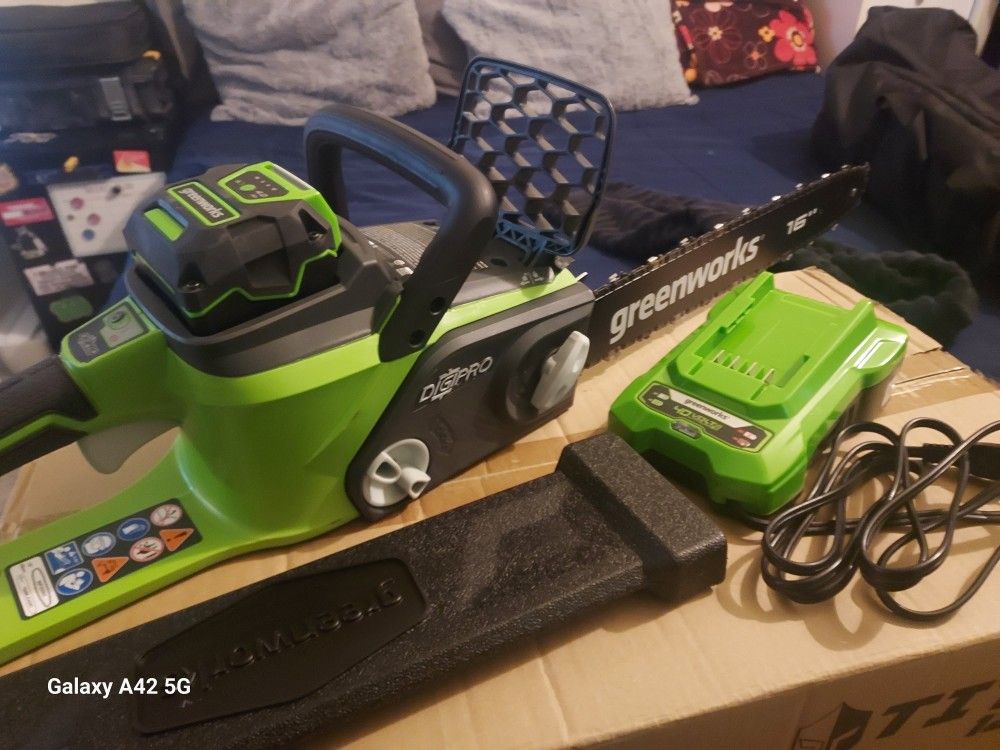 16" 40v Cordless Chainsaw.