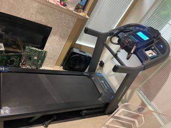 Horizon 7.4AT treadmill