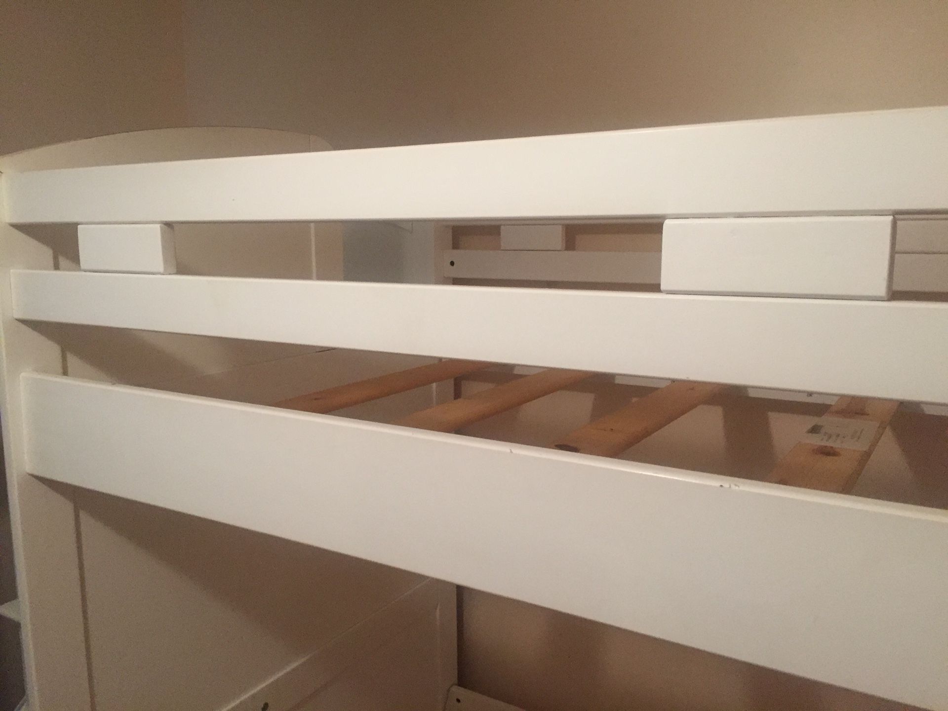 Roomstogo canyon furniture company bunk bed twin over full for Sale