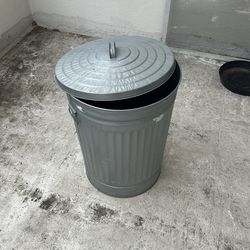 Large outdoor trash can, galvanized, no rust Behrens brand