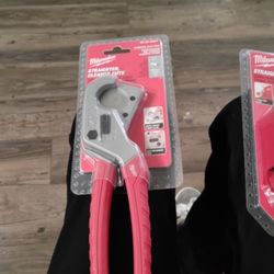 MILWAUKEE PIPE CUTTERS 