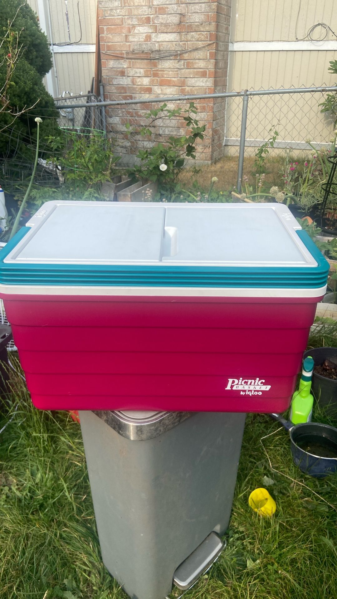 Igloo Picnic Basket Cooler Price 13$. Pick Up. E. 72.and. Grandview. E. Tacoma