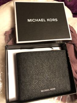Michael Kors men wallet brand new in box ready for a great gift