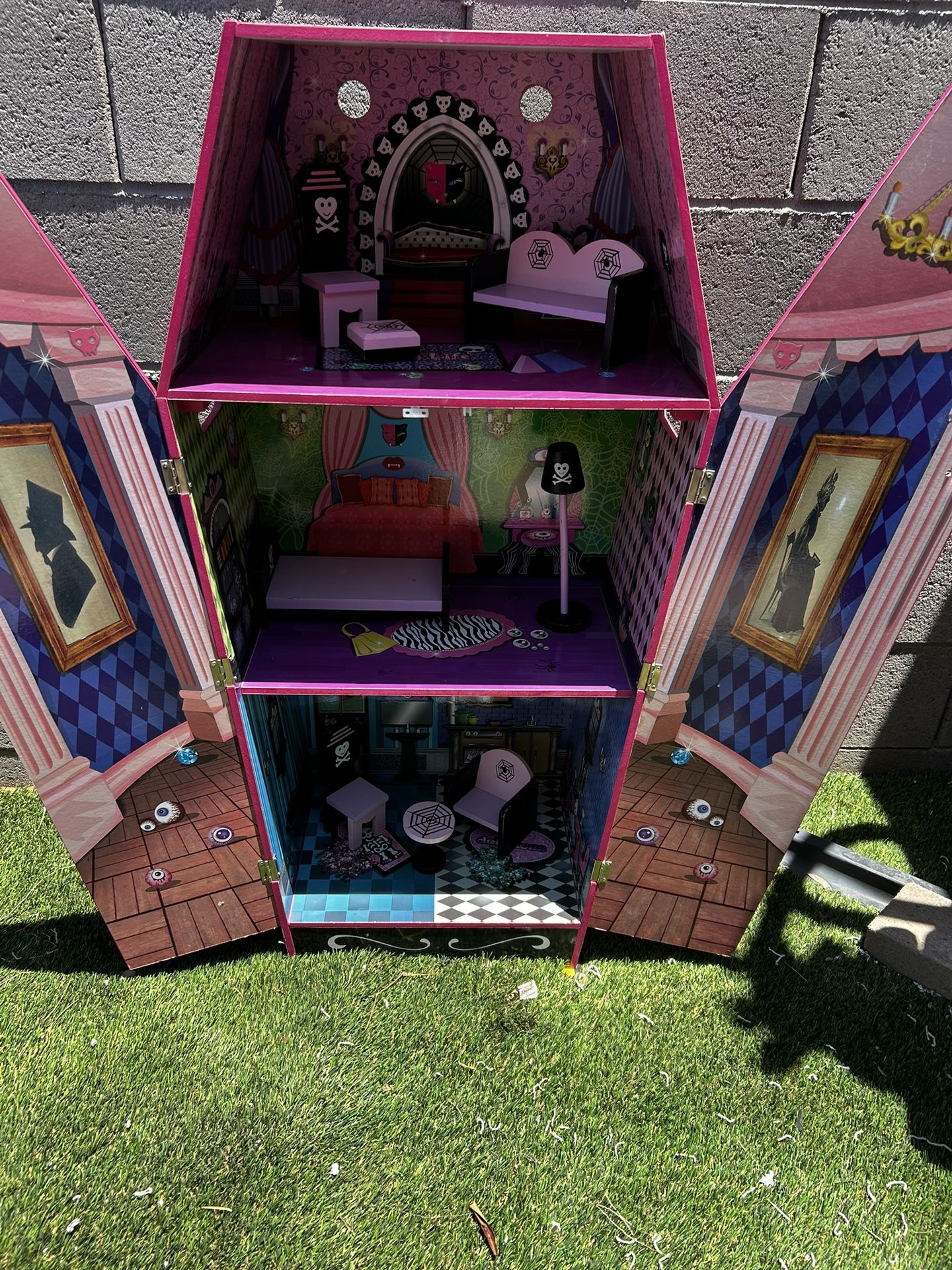 Monster High Vampire Coffin Dollhouse