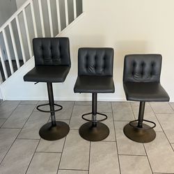 Adjustable bar stools/chairs