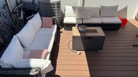 Patio couch set with table - 7pc