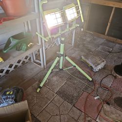 Power Light With Telescope Stand