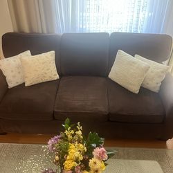 BROWN COUCH LIKE NEW WITH PILLOWS