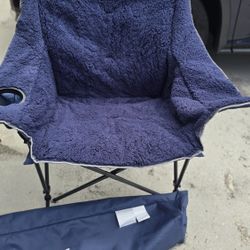 Comfortable And Wide Sherpa Chair