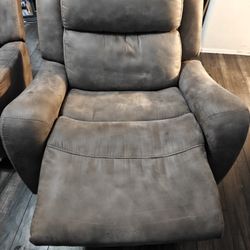 2 Recliners