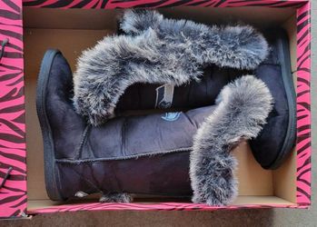 Women’s Size 10 Seattle Seahawks Fuzzy Winter Boots