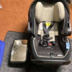 Like New Car Seat With BASE, play Station AND attention Seat For Newborns 👶 All 3 are Like New Used Half A Dozen Times ONLY‼️