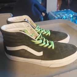 VANS SHOES OLIVE GREEN WATER RESISTANT SIZE 9