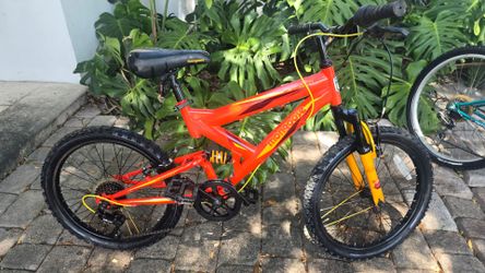 Mongoose Spectra 7 speed 20 inch