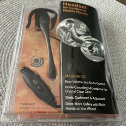 New Plantronics  headset for cordless and mobile phones model M135