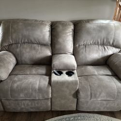 Dual Power Headrest & Footrest Reclining Loveseat
