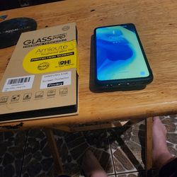 Galaxy S10e UNLOCKED w/Popsocket & Privacy Screen Protector