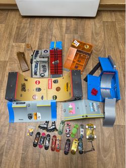 Tech Deck Skate Park Ramps and Fingerboard Lot-throw offers