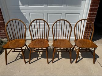 Set of 4 Oak classic dining room chairs
