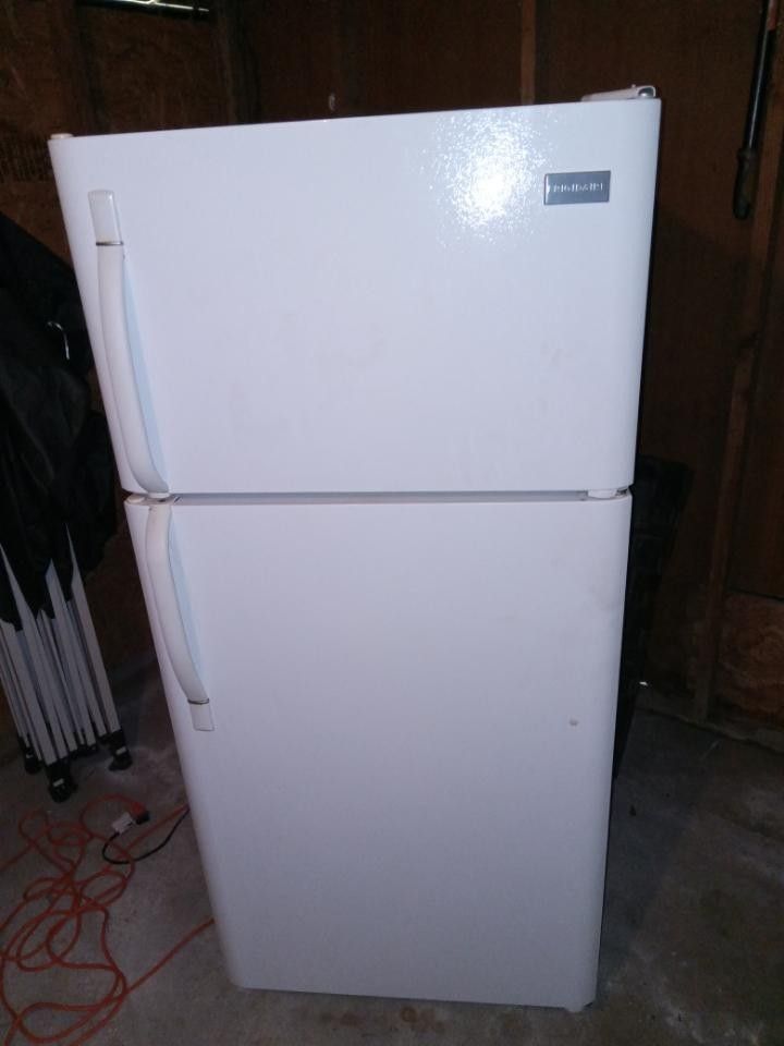 Refrigerator 