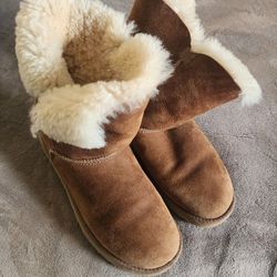 Women Uggs Size 7