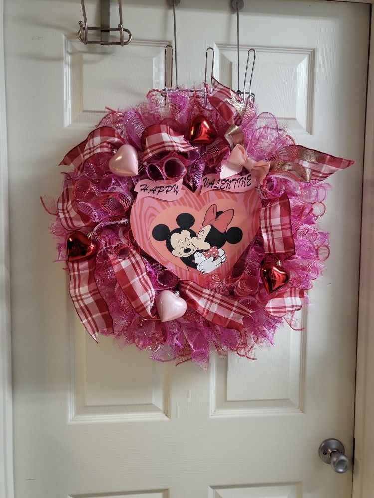 Valentines Mickey And Minnie Wreath