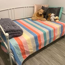Trundle bed
