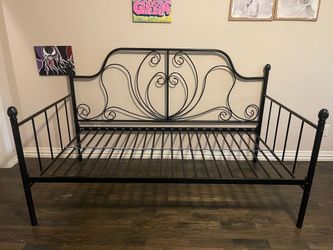 Debbie Metal Day Bed