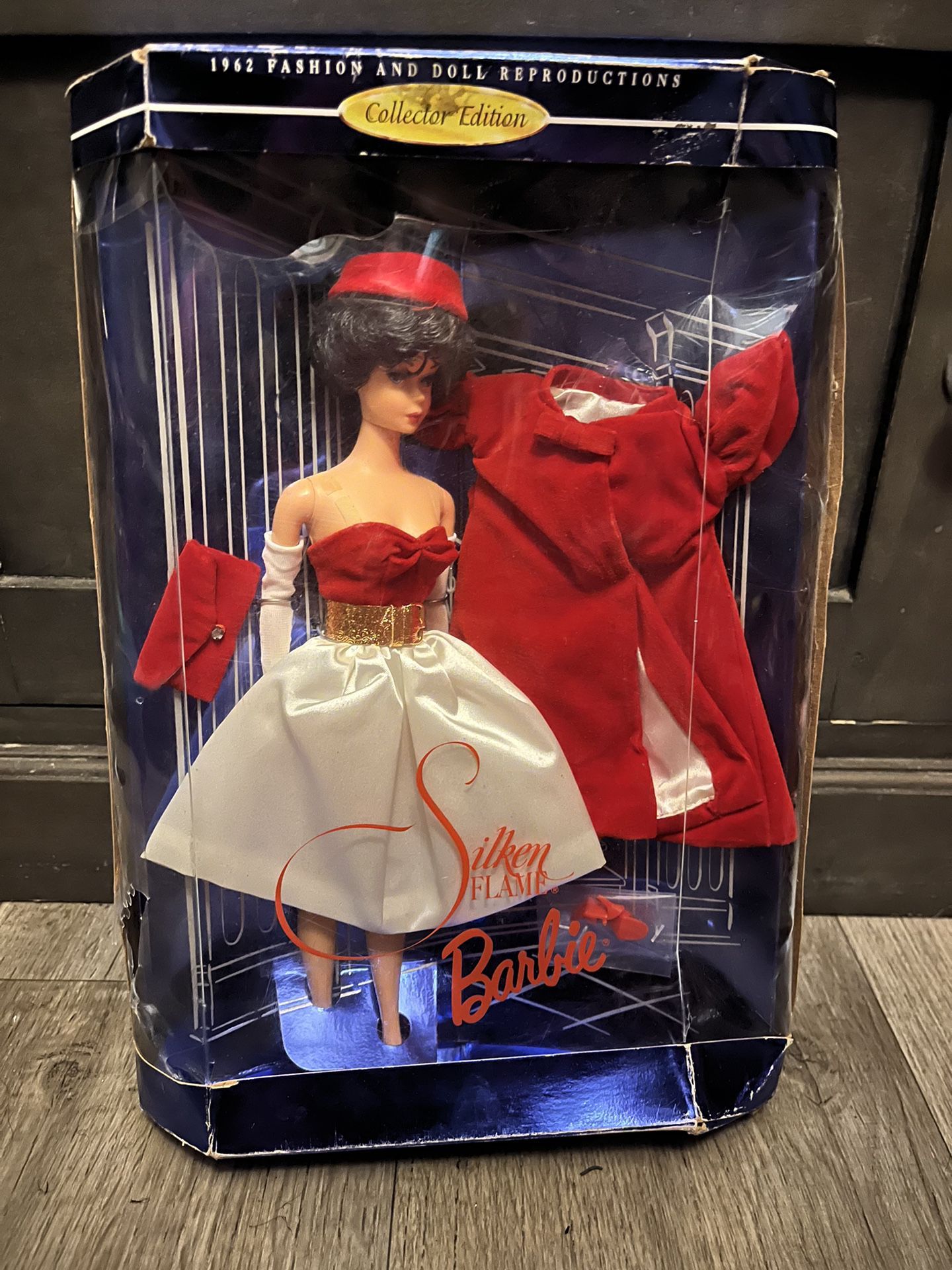 Silken Flame 1996 Barbie Brand New 75$