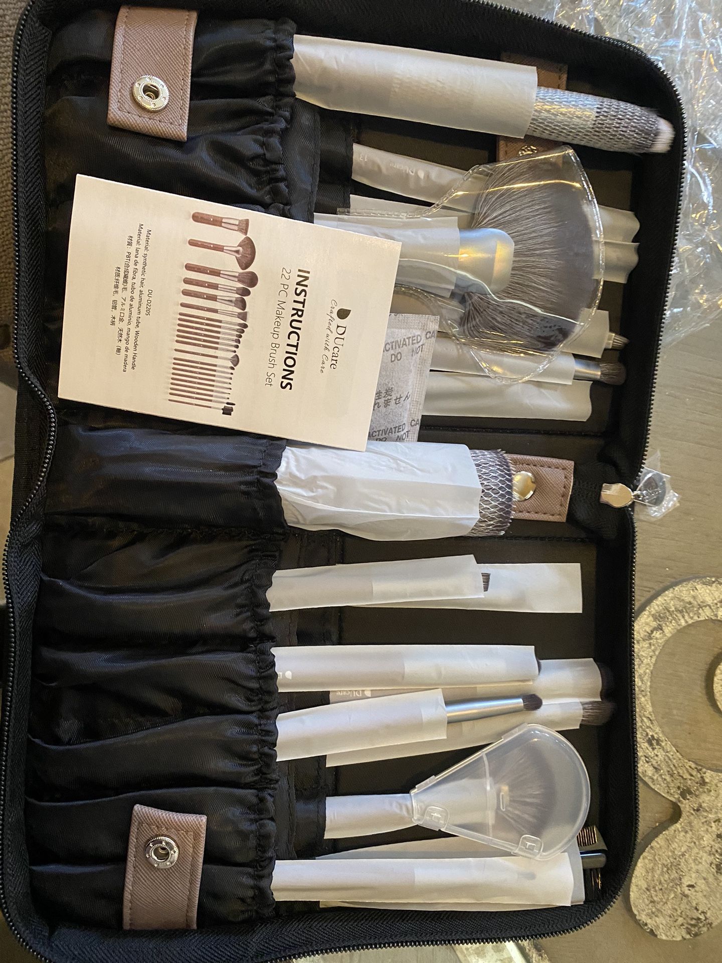 DU Care Makeup Brush Set With Case ((17) )brushes 