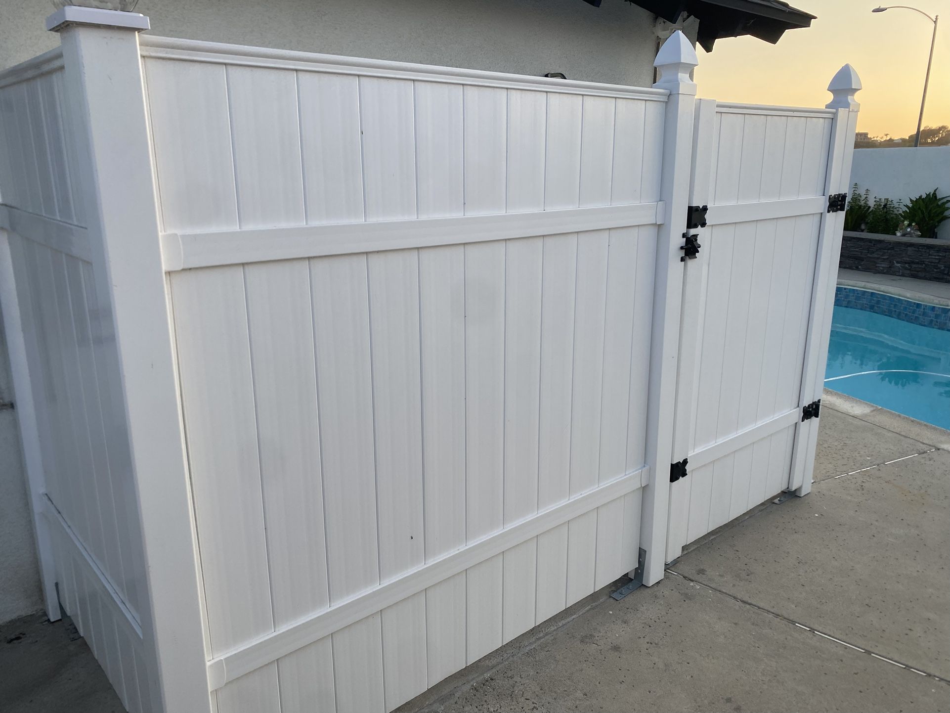White vinyl Fencing (make Offer)