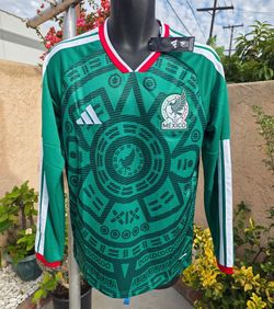 Mexico long sleeve size large world cup 65$