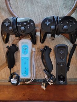 (6) Wii controllers
