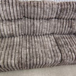 Luxurious 2 Piece Reclining Set!